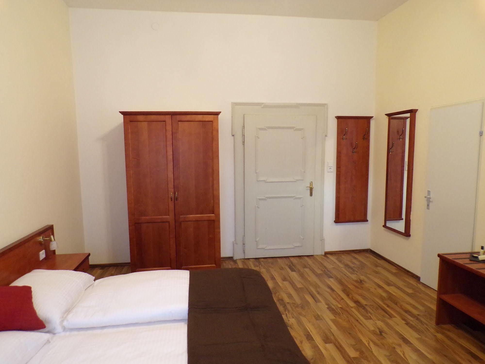 Gaestehaus Residenz Lapeiner Portschach am Woerthersee Luaran gambar