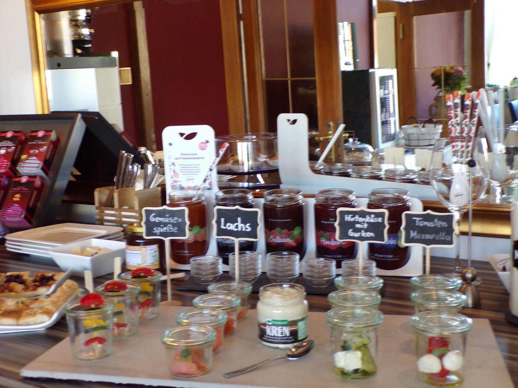 Gaestehaus Residenz Lapeiner Portschach am Woerthersee Luaran gambar